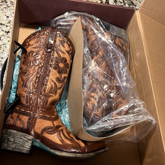 Lane Boots - Picture 10 of 10